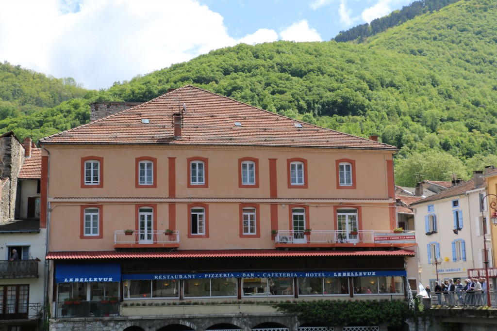 Photo de la façade du restaurant Le Bellevue et de l'hôtel Terranostra